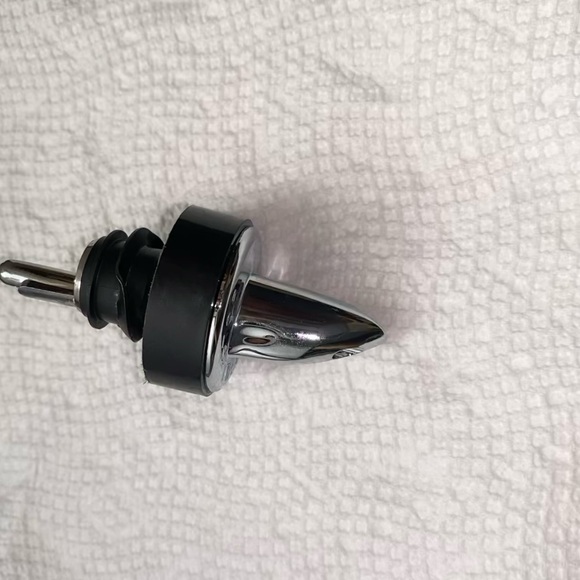 [gently used] Olive Oil Pour Spout
Applicable to most oils-Set of 5 items $19.99 - Picture 4 of 7